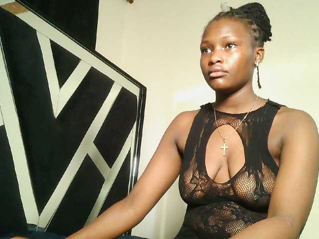 Oliviablue live cam on BongaCams