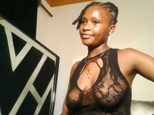 Oliviablue live cam on BongaCams