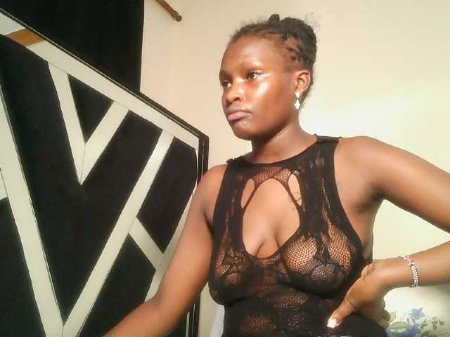 Oliviablue live cam on BongaCams