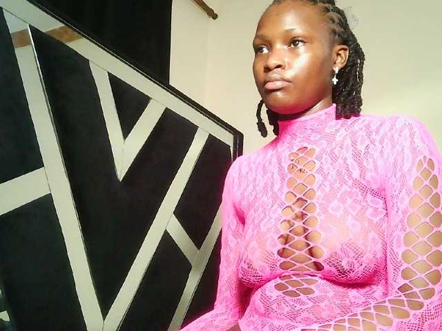 Oliviablue live cam on BongaCams