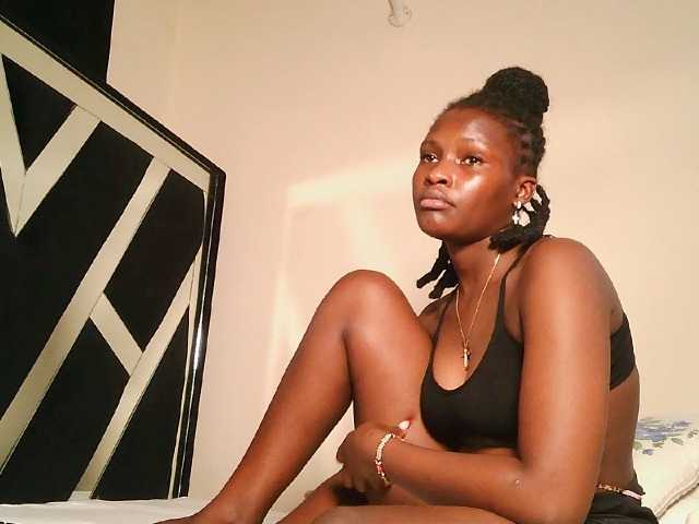 Oliviablue live cam on BongaCams