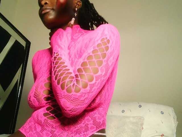 Oliviablue live cam on BongaCams