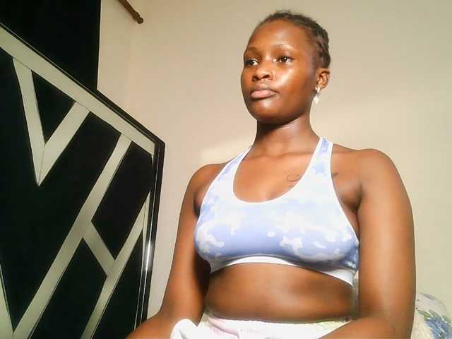 Oliviablue live cam on BongaCams