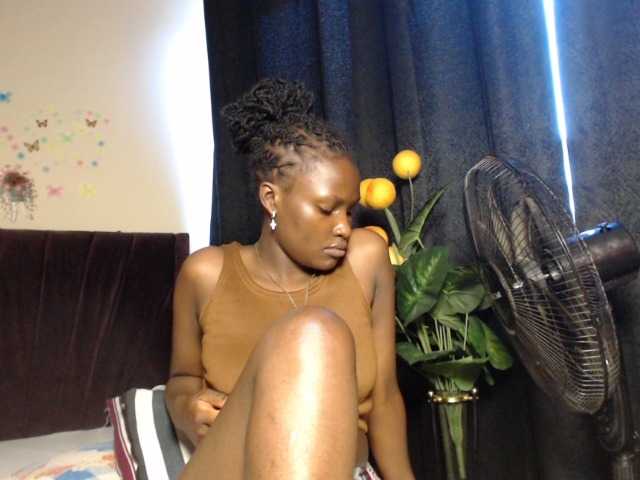 Oliviablue live cam on BongaCams