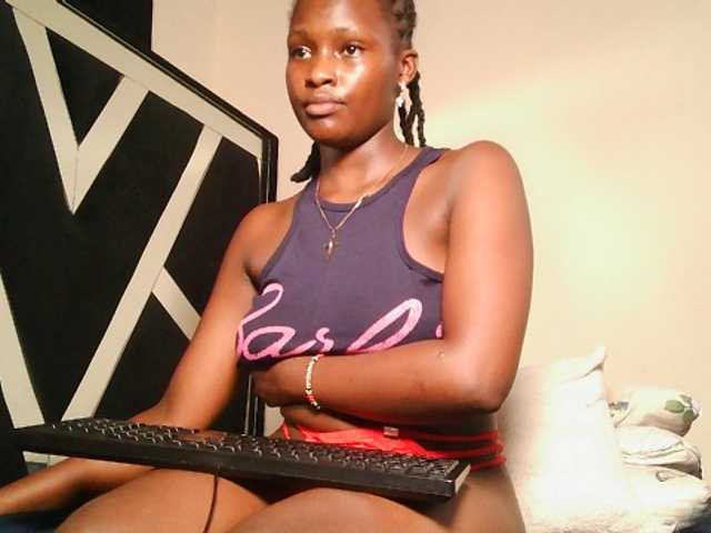 Oliviablue live cam on BongaCams