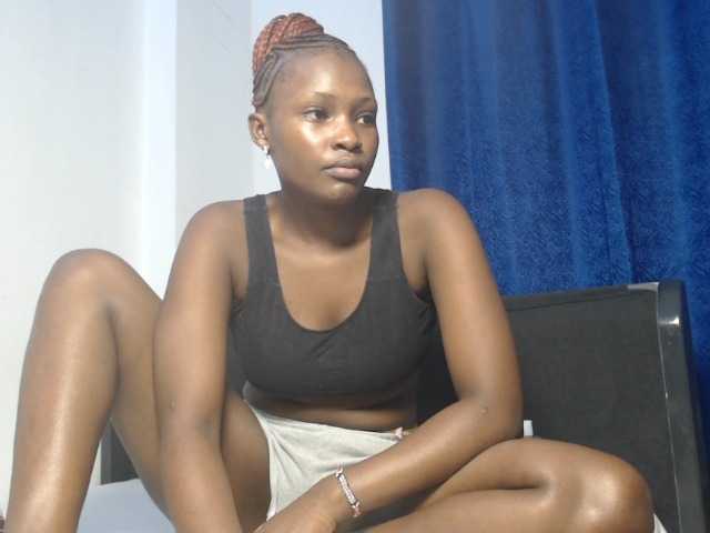 Oliviablue live cam on BongaCams