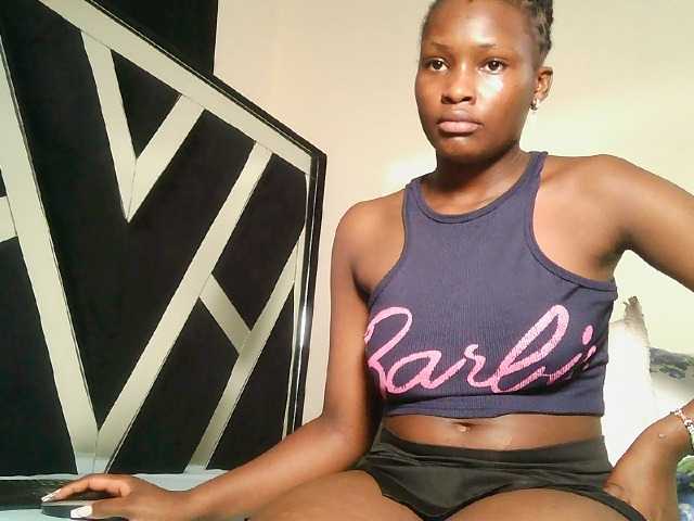Oliviablue live cam on BongaCams