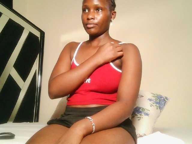 Oliviablue live cam on BongaCams