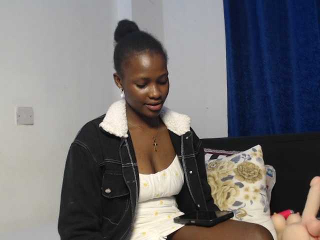 Oliviablue live cam on BongaCams