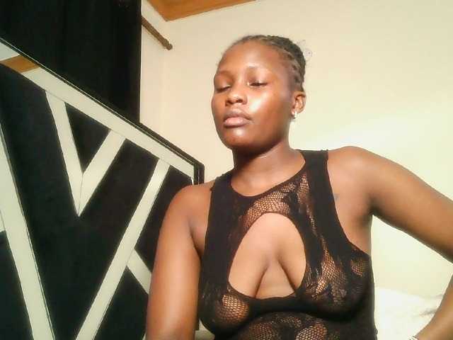 Oliviablue live cam on BongaCams