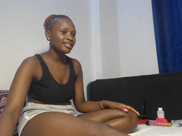 Oliviablue live cam on BongaCams