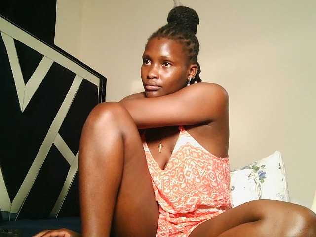 Oliviablue live cam on BongaCams