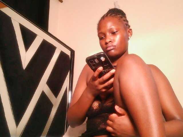 Oliviablue live cam on BongaCams