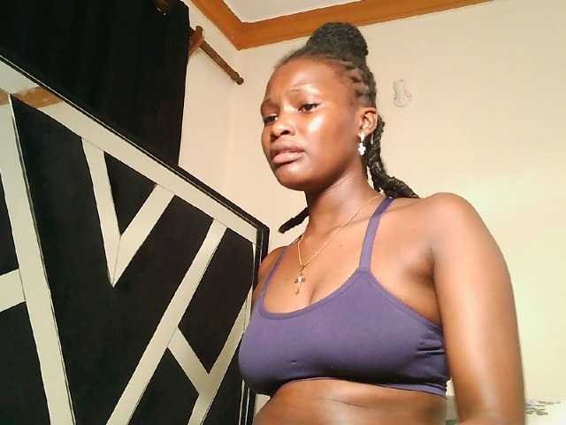 Oliviablue live cam on BongaCams