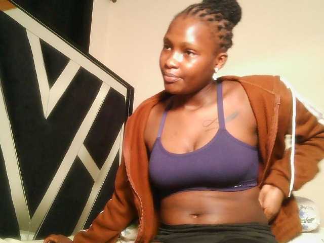Oliviablue live cam on BongaCams