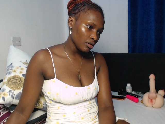 Oliviablue live cam on BongaCams