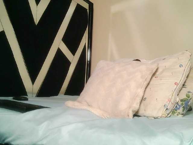 Oliviablue live cam on BongaCams