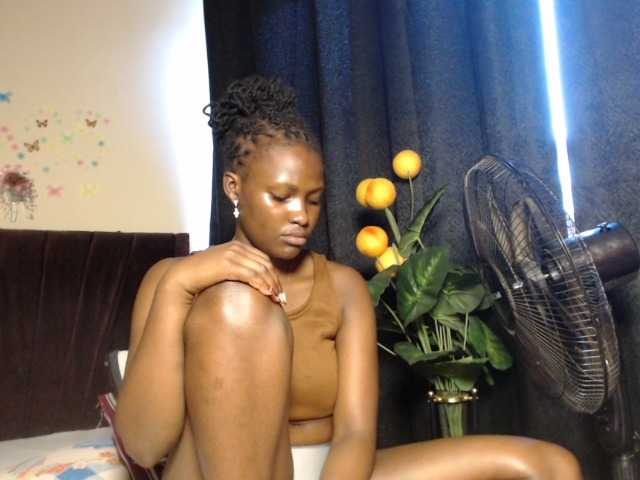 Oliviablue live cam on BongaCams
