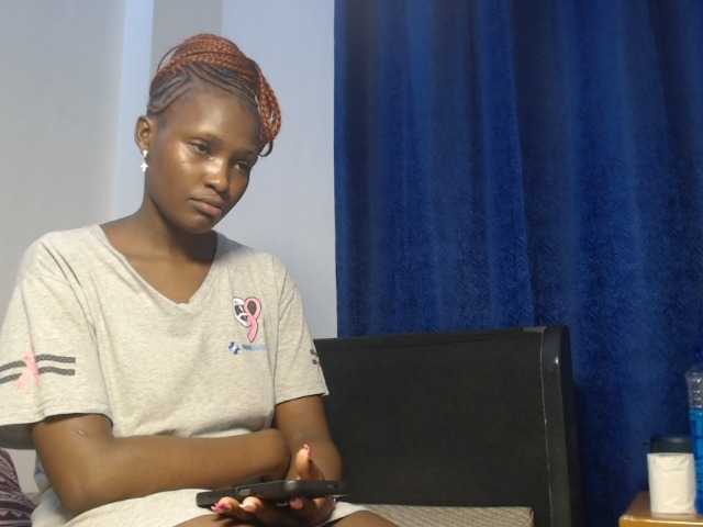 Oliviablue live cam on BongaCams