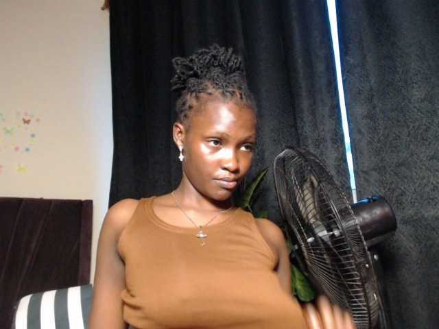 Oliviablue live cam on BongaCams