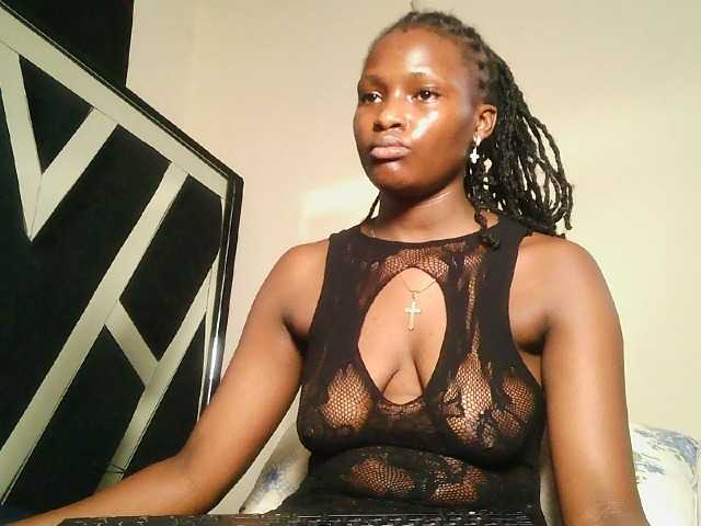 Oliviablue live cam on BongaCams