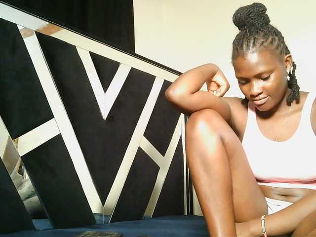 Oliviablue live cam on BongaCams