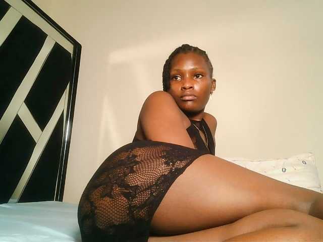 Oliviablue live cam on BongaCams
