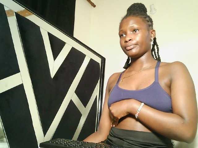 Oliviablue live cam on BongaCams