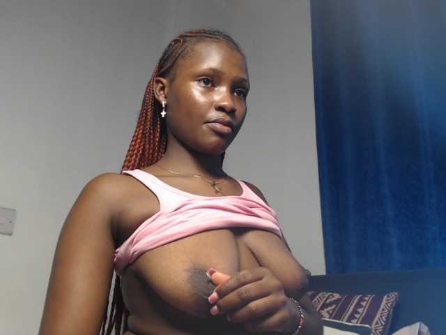 Oliviablue live cam on BongaCams