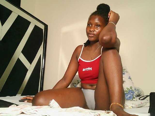 Oliviablue live cam on BongaCams