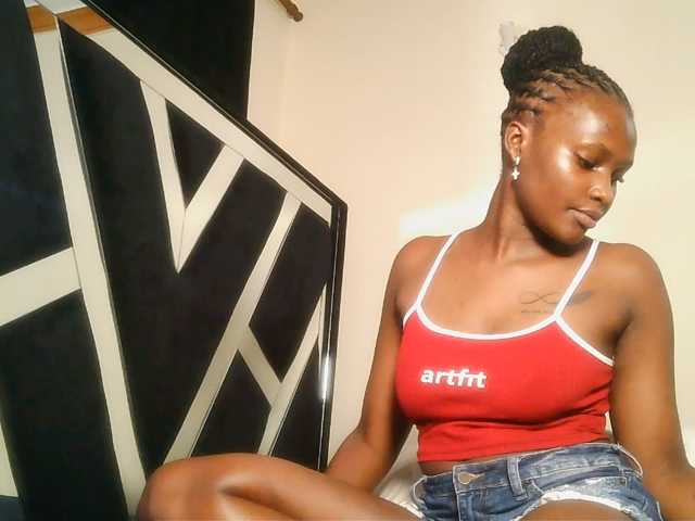 Oliviablue live cam on BongaCams