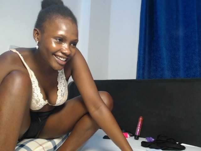 Oliviablue live cam on BongaCams
