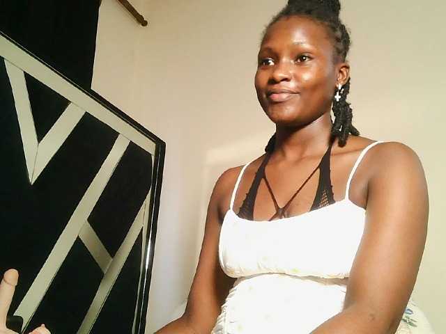 Oliviablue live cam on BongaCams