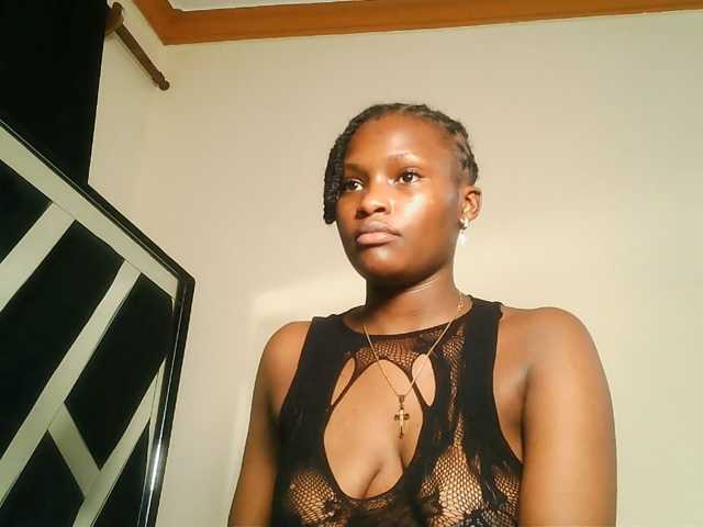 Oliviablue live cam on BongaCams