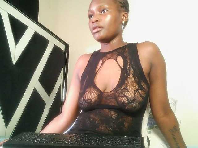 Oliviablue live cam on BongaCams