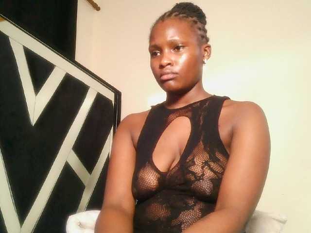 Oliviablue live cam on BongaCams