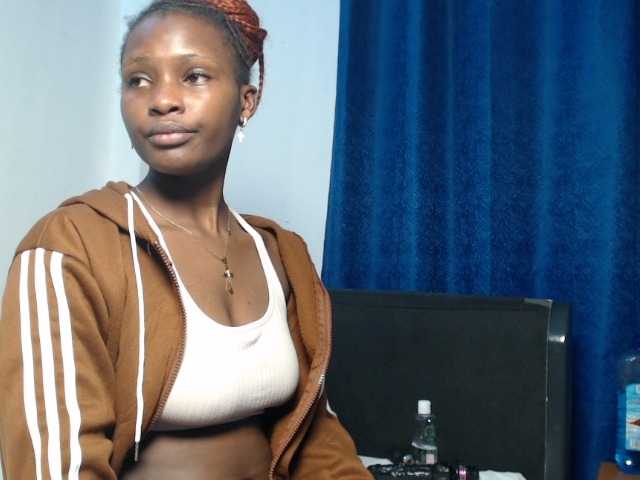 Oliviablue live cam on BongaCams
