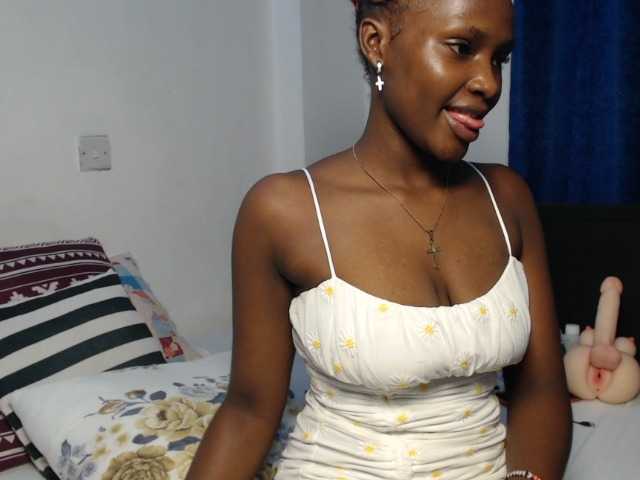 Oliviablue live cam on BongaCams