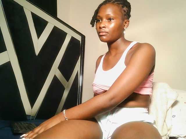 Oliviablue live cam on BongaCams
