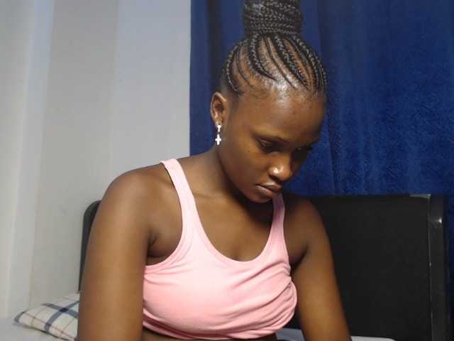 Oliviablue live cam on BongaCams