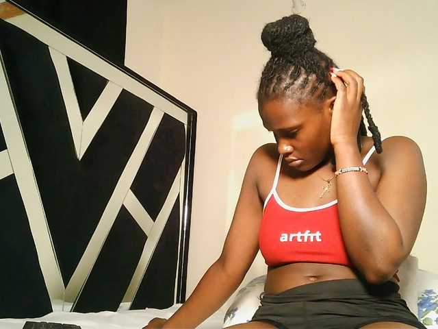 Oliviablue live cam on BongaCams
