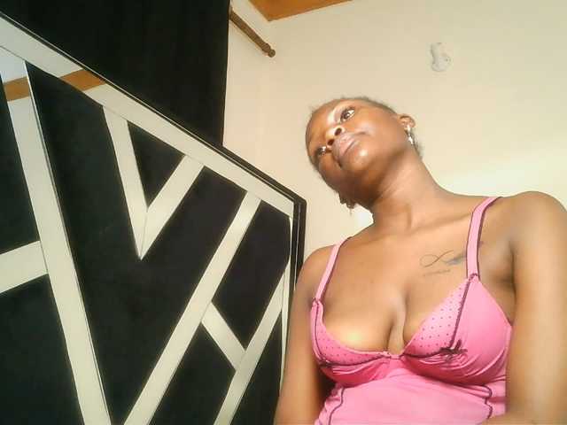 Oliviablue live cam on BongaCams