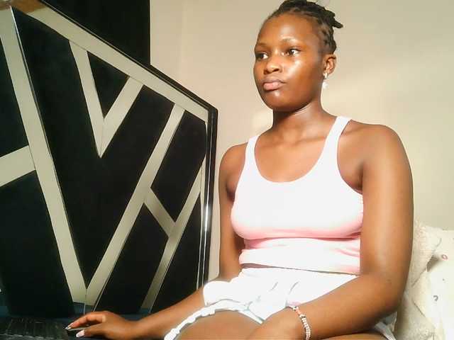 Oliviablue live cam on BongaCams