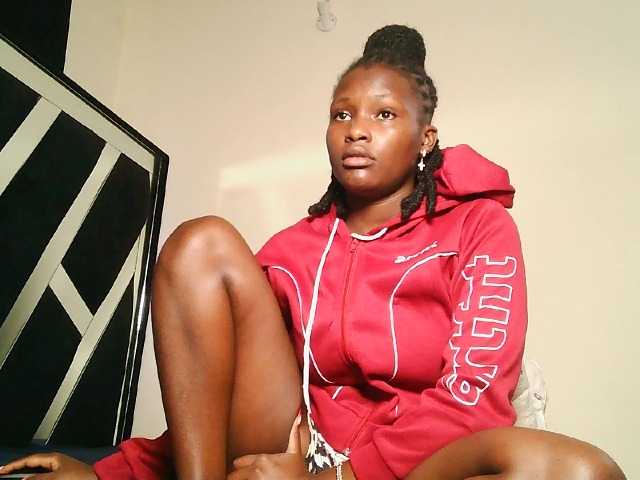 Oliviablue live cam on BongaCams