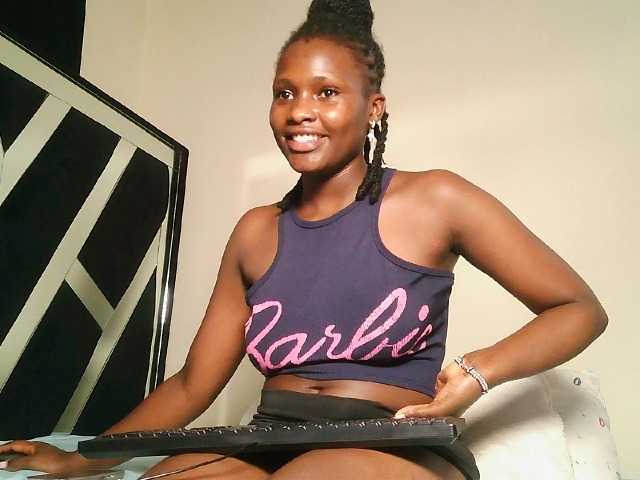 Oliviablue live cam on BongaCams