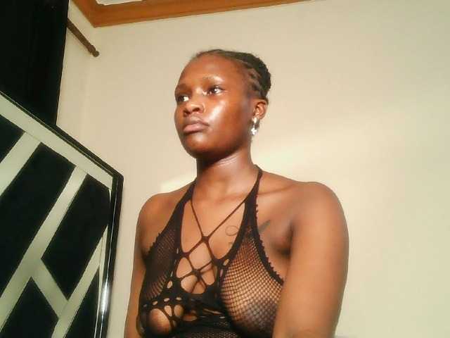 Oliviablue live cam on BongaCams