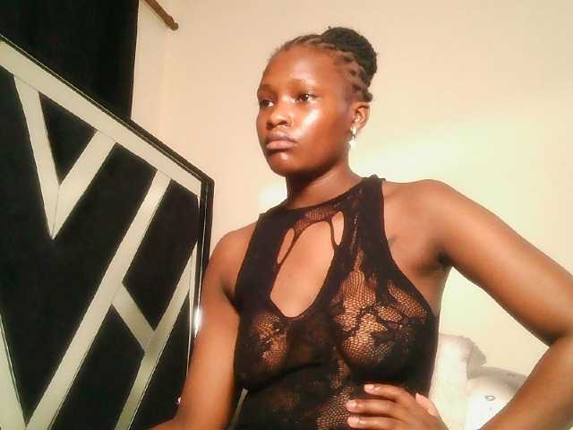 Oliviablue live cam on BongaCams