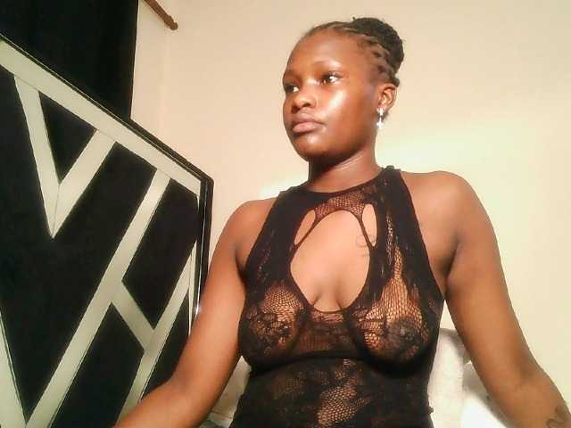 Oliviablue live cam on BongaCams