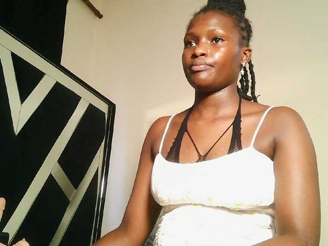 Oliviablue live cam on BongaCams