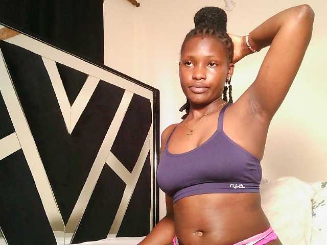 Oliviablue live cam on BongaCams
